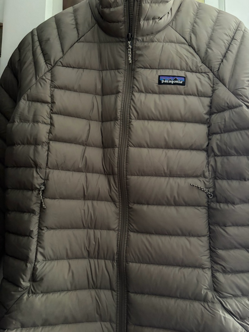 Patagonia Women’s Down Sweater Jacket - Wing Grey - Picture 2 of 6